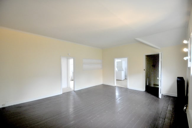 Building Photo - 4739 S Kimbark Ave