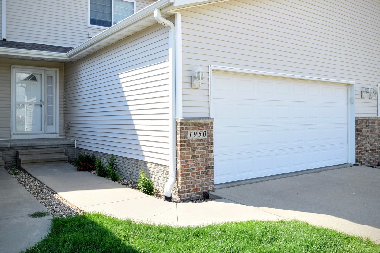 1630 50th St, Marion, IA 52302 Condo for Rent in Marion, IA