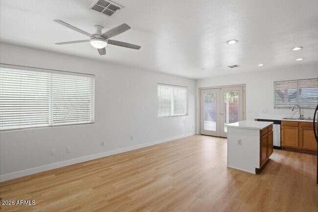 Building Photo - 2901 W Irma Ln