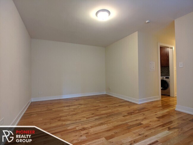 Foto del edificio - 563 W Arlington Pl