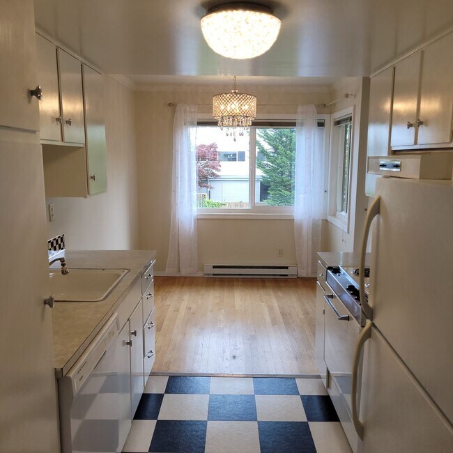 Foto del edificio - Charming 1 Bedroom Condo in Boutique Kirkland Building