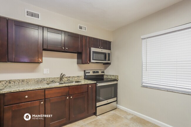 Building Photo - 2153 Riviera Dr