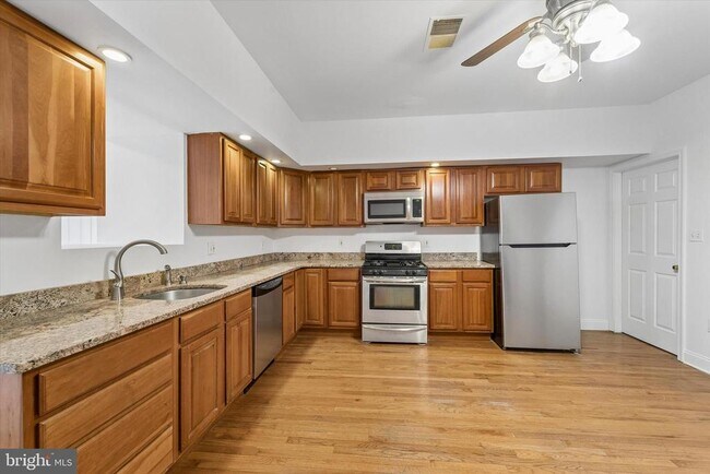 Photo - 3452 Sunnyside Ave Townhome