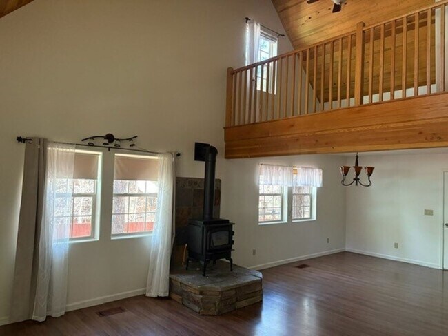 Foto del edificio - Great Quiet 3BR, 2 BA House in Kachina Vil...