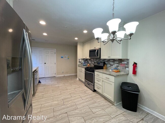 Foto del edificio - 3 br, 2 bath House - 7429 Evelyn T. Butts Ave