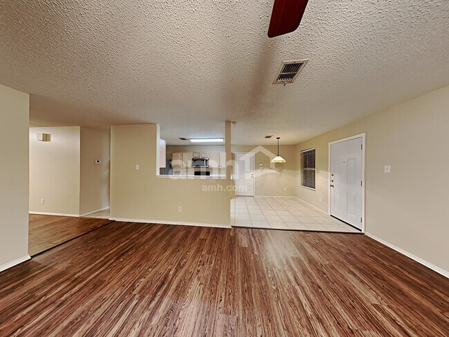 Building Photo - 1528 Englewood Dr