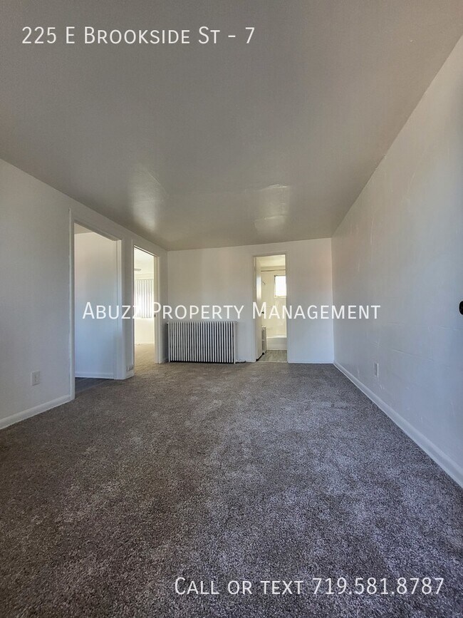 Building Photo - SMI Sapphire Springs