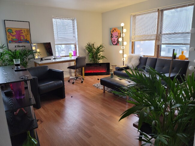 Foto del edificio - 3411 S Howell Ave