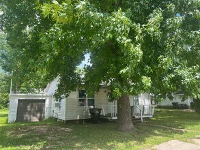 Building Photo - 308 N Seymour St