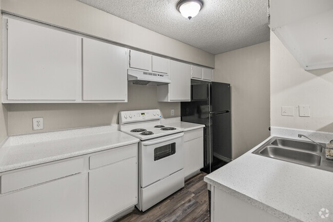 2BR, 2BA - 941SF - Kitchen - Hills at 5400