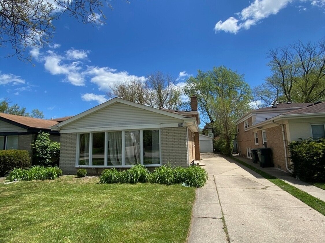 Primary Photo - 704 Laramie Ave