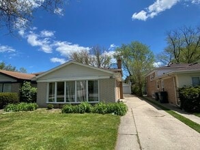 Building Photo - 704 Laramie Ave