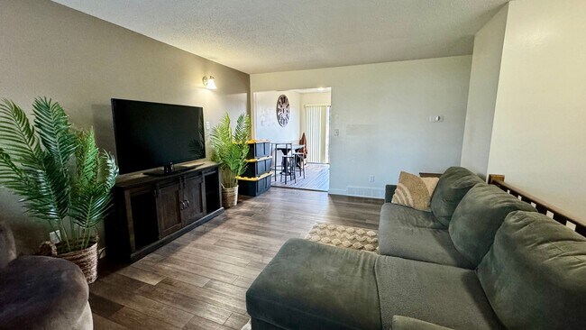 Foto del edificio - 6024-6026 Campus Park SE