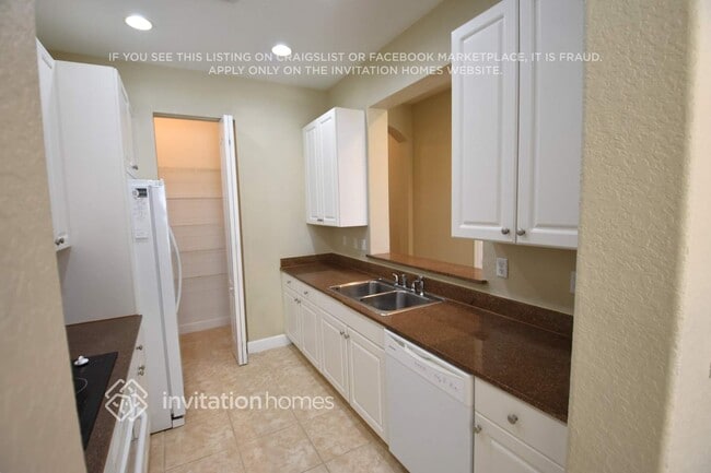 Foto del edificio - 8668 Blaze Ct