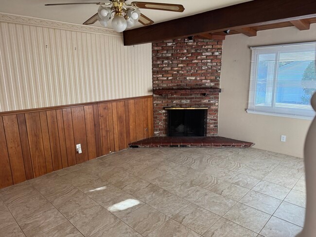 Foto del edificio - 15856 Lawnhill Dr