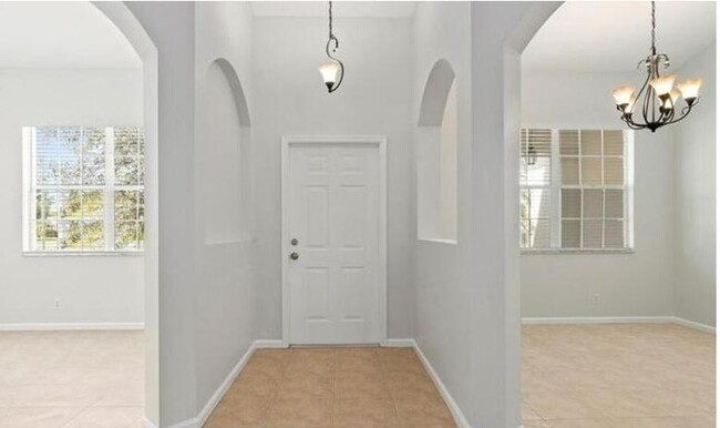 Building Photo - 2561 SW Calder St