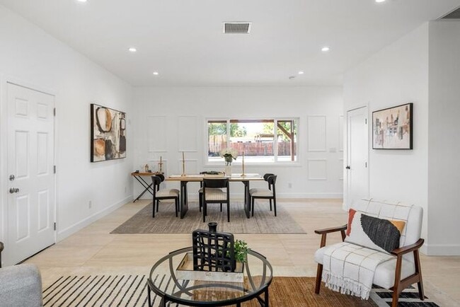 Building Photo - 113 Donaldson Way W