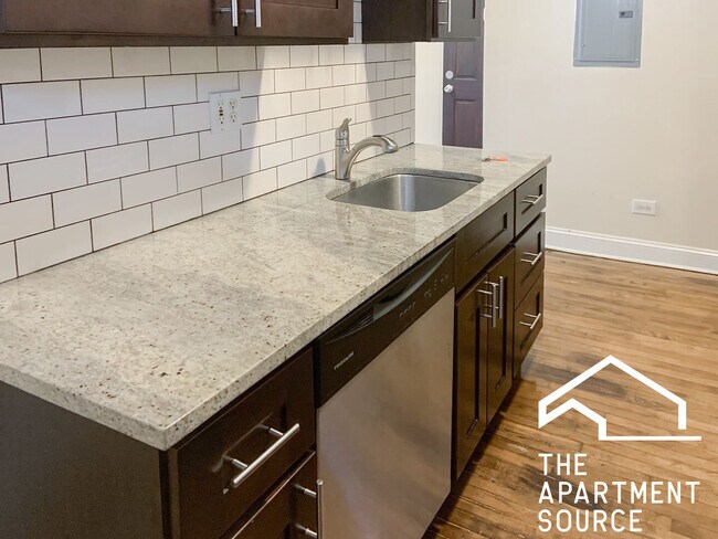 Foto del edificio - 857 W Cornelia Ave