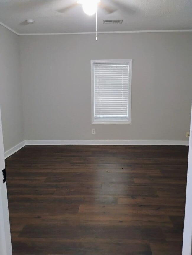 Building Photo - 1347 E Trigg Ave