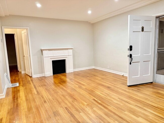 Building Photo - 1744 Huntington Dr