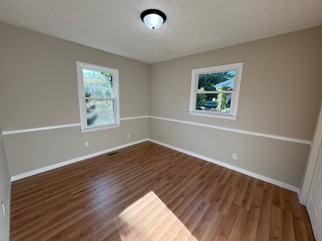 Building Photo - 3 bed with carport and garage