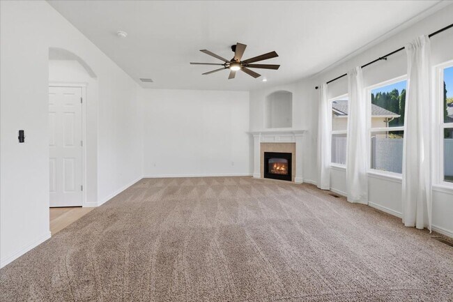 Building Photo - 3053 E Calabria Dr