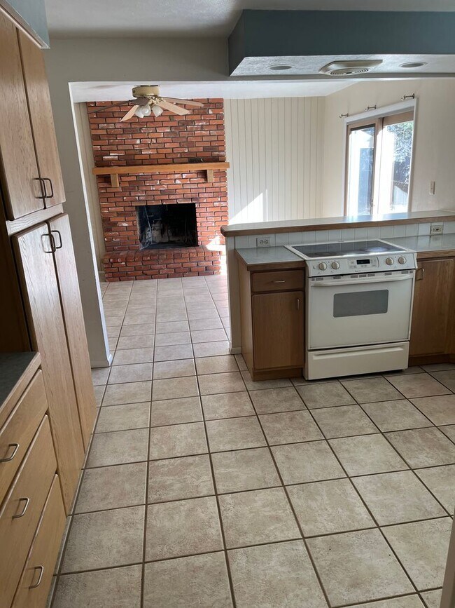 Building Photo - 7330 Mt Meeker Rd