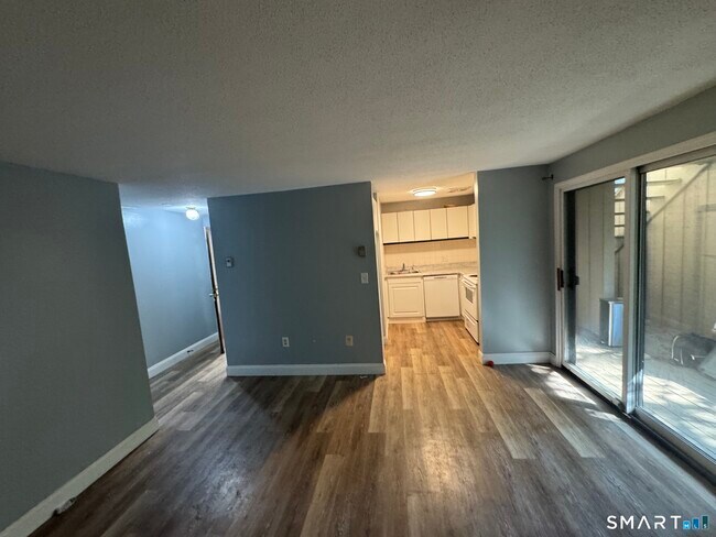 Foto del edificio - 104 Burgundy Hill Ln