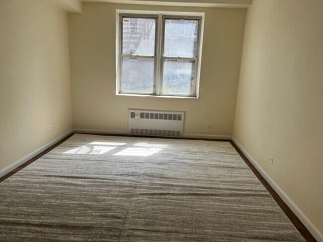 Foto del edificio - 4295 Webster Ave