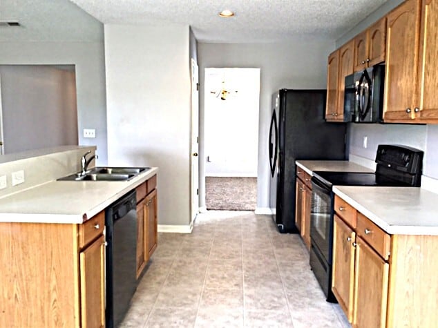 Building Photo - 5060 Thornton Dr