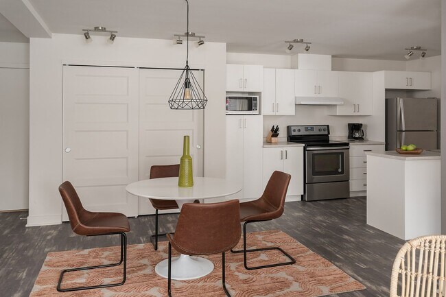 Building Photo - 2085 Av. Papineau