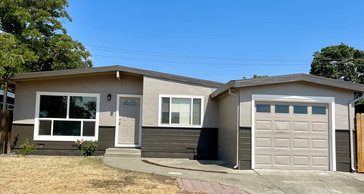 Foto principal - Charming 4 bedroom 2 bathroom!