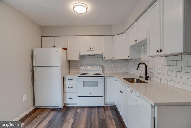 Foto del edificio - 4635 Charlton Ct