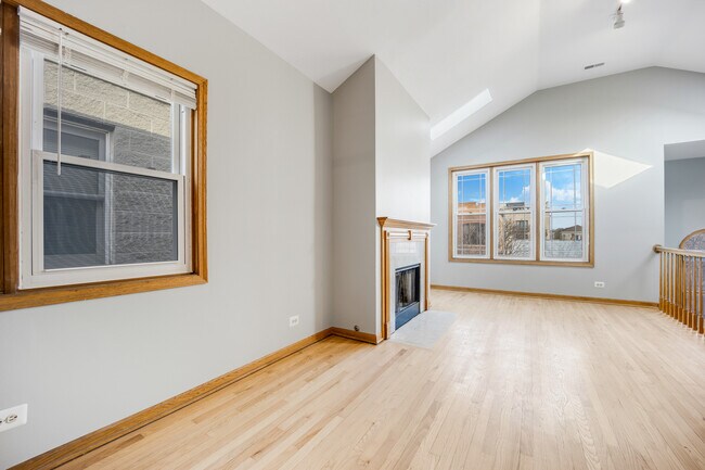 Building Photo - 2035 W Huron St