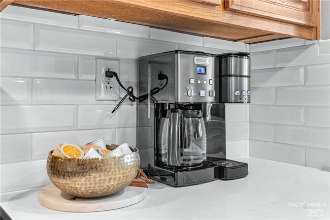 Building Photo - 6 Connie Ln