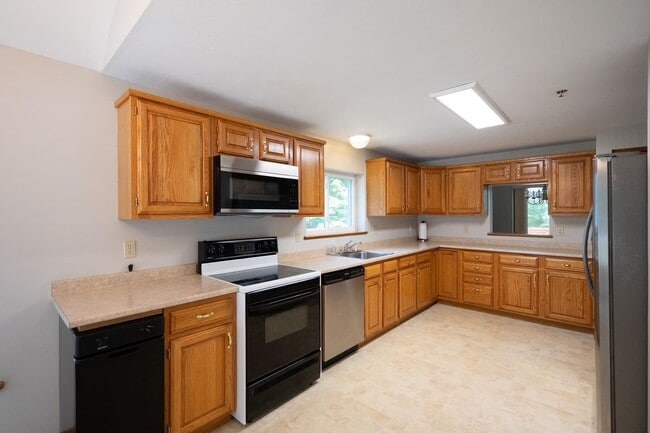 Building Photo - 13 Bayberry Dr