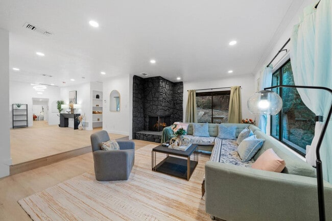Foto del edificio - 5048 Bluff Pl