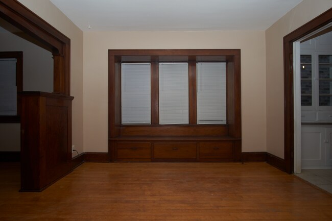 Building Photo - 1142 Doty St