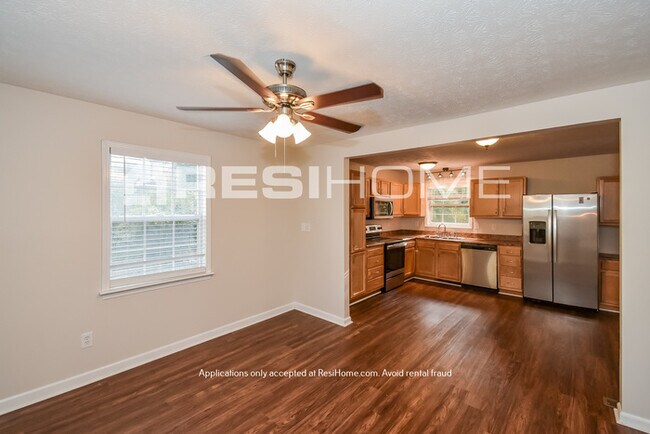 Foto del edificio - 5242 Hollyhock Rd