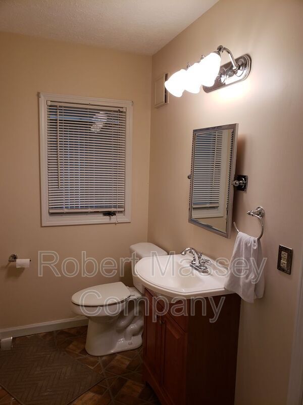 Foto del edificio - 4820 St Leo Pl