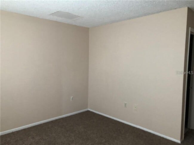 Building Photo - 290 Flower Ln