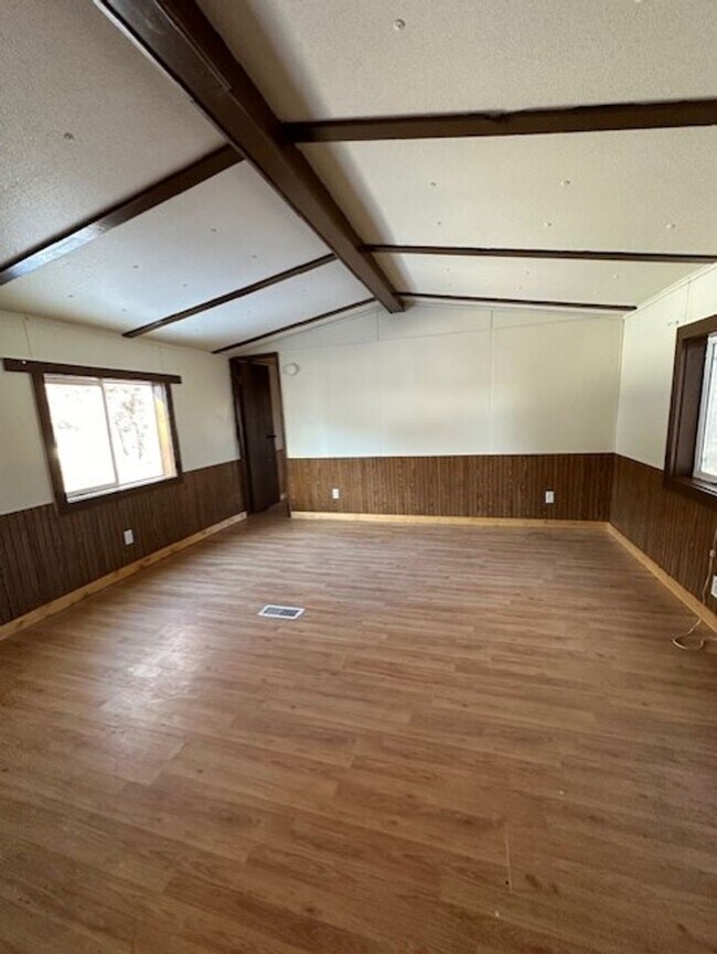 Building Photo - 3 Bedrooms, 1 Bathroom Trailer Home in Mot...