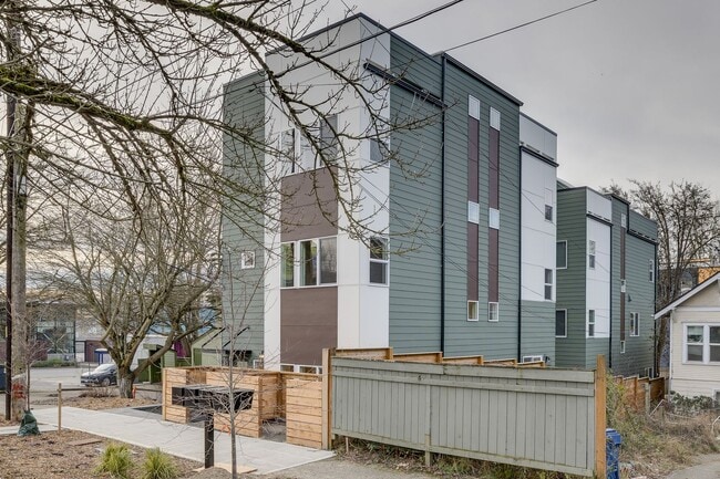 Building Photo - Brand new 2 bed 2 bath townhouse!