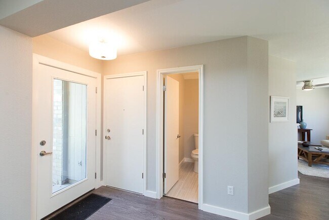 Building Photo - 917 Minturn Ln