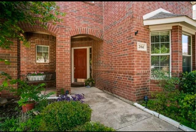 Foto principal - 204 Colonial Ln