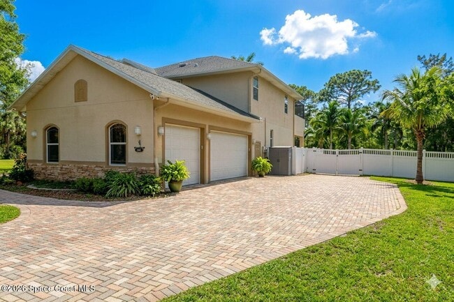Building Photo - 2300 Duncil Ln