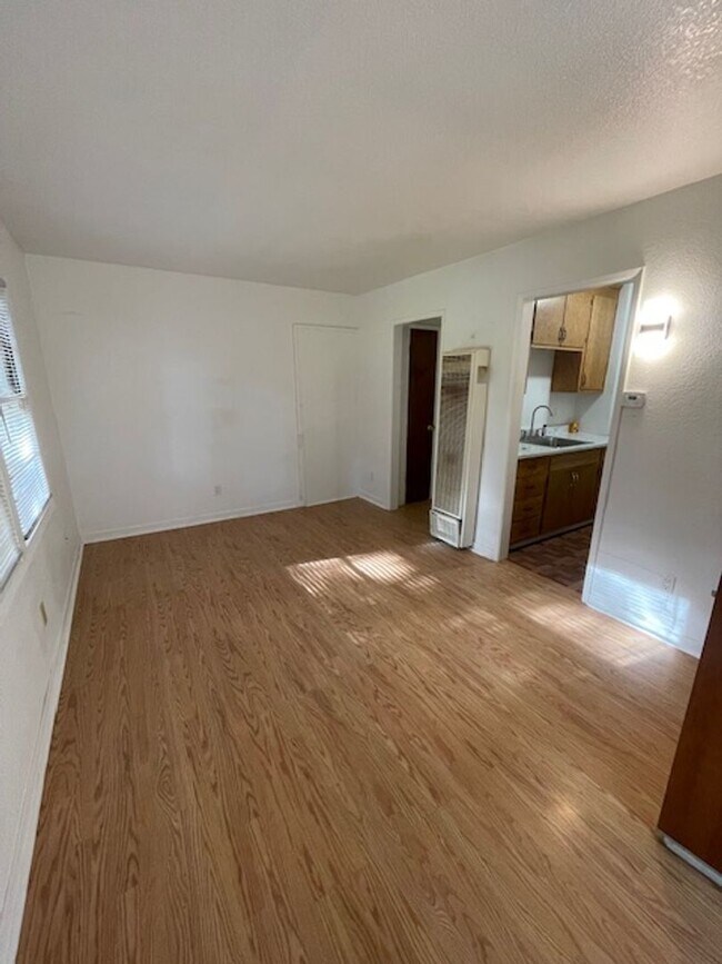 Foto del edificio - 13129-13129 Hazel Ave