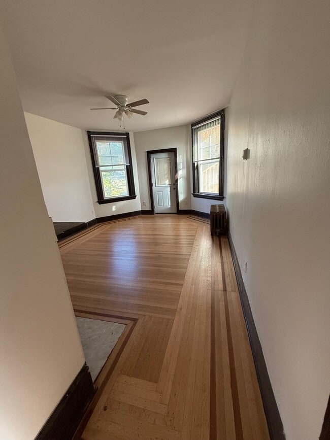 Building Photo - 433 Herschel St