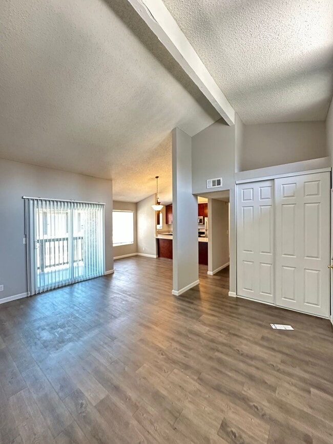 Building Photo - 5092 Pearce Dr