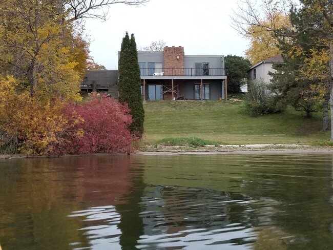 Foto del edificio - Beautiful Lake Home !